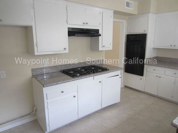 618 Sonora St - Photo 3 of 12