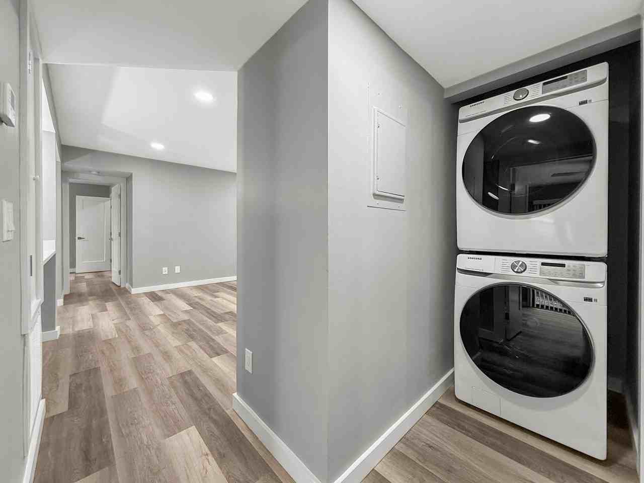 Elizabeth Green - Photo 7 of 50