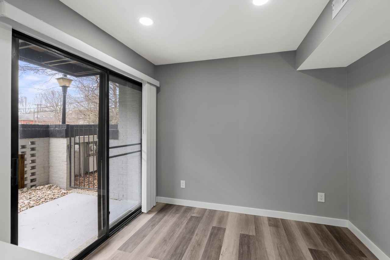 Elizabeth Green - Photo 6 of 50