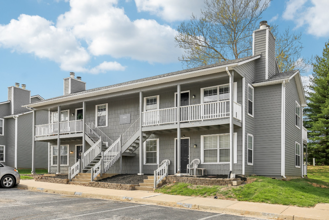 5804 NE 41st St - Photo 2 of 50