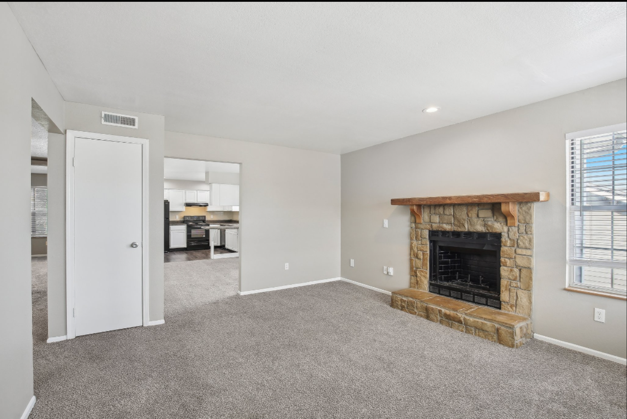 5804 NE 41st St - Photo 3 of 50