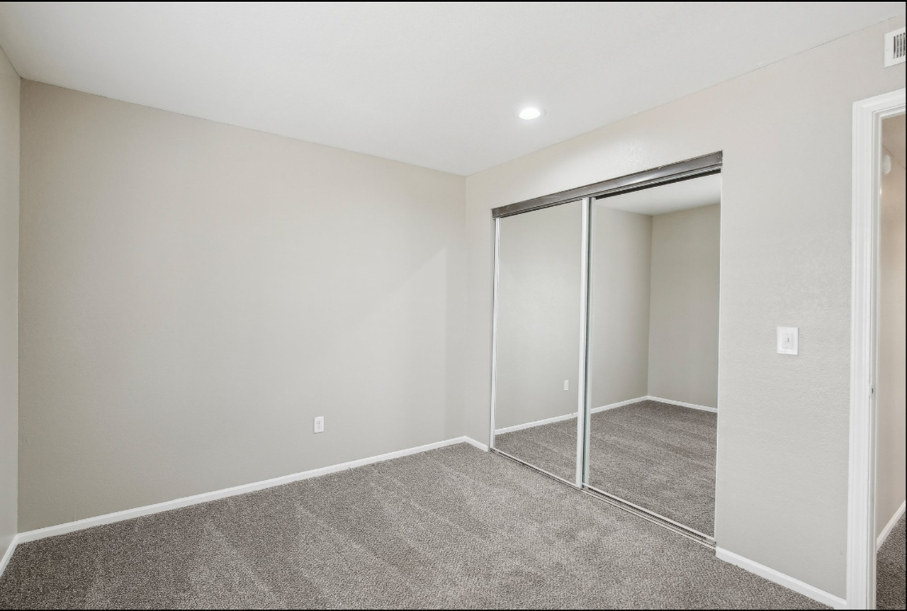 5804 NE 41st St - Photo 6 of 50