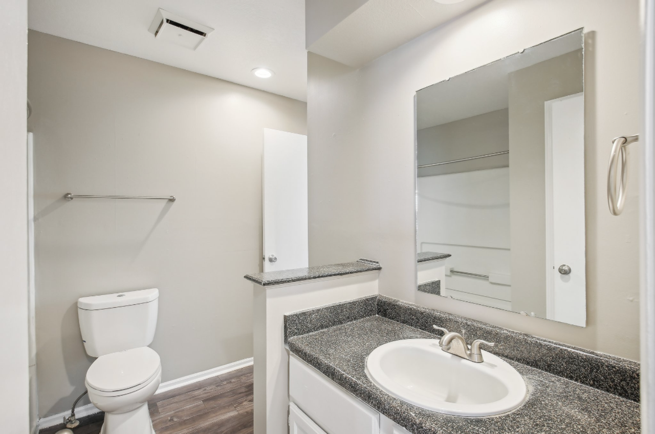 5804 NE 41st St - Photo 7 of 50