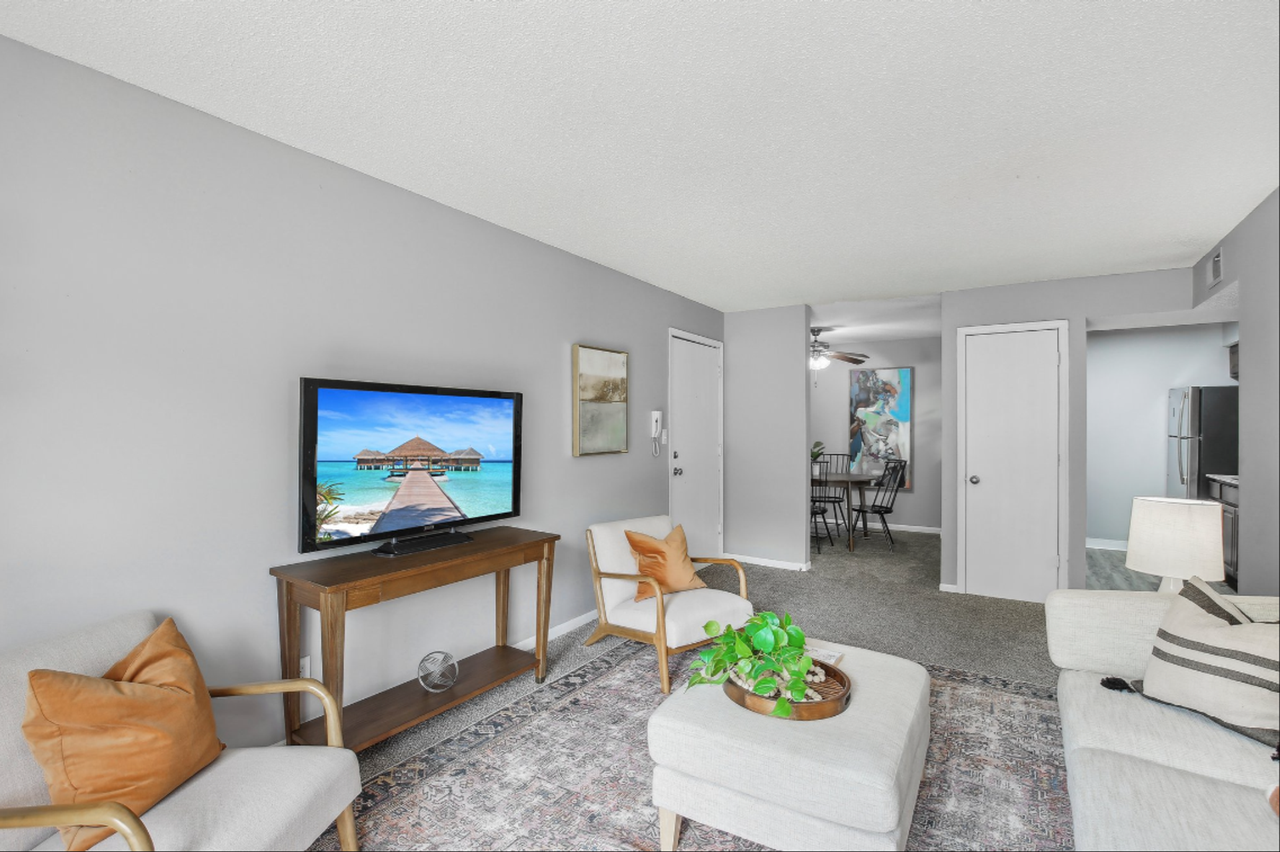 University Villa Apartments - Photo 7 of 35