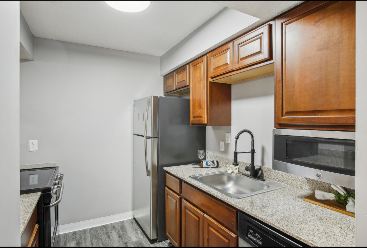 University Villa Apartments - Photo 3 of 35