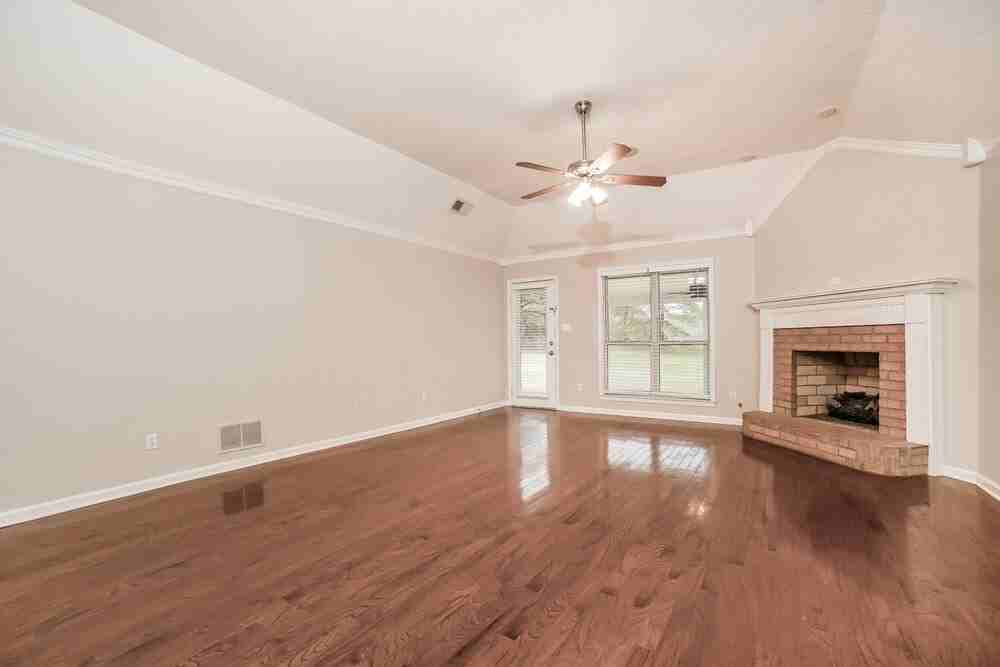 3950 Spring Lakes Cir - Photo 3 of 16