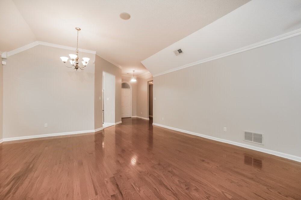 3950 Spring Lakes Cir - Photo 4 of 16
