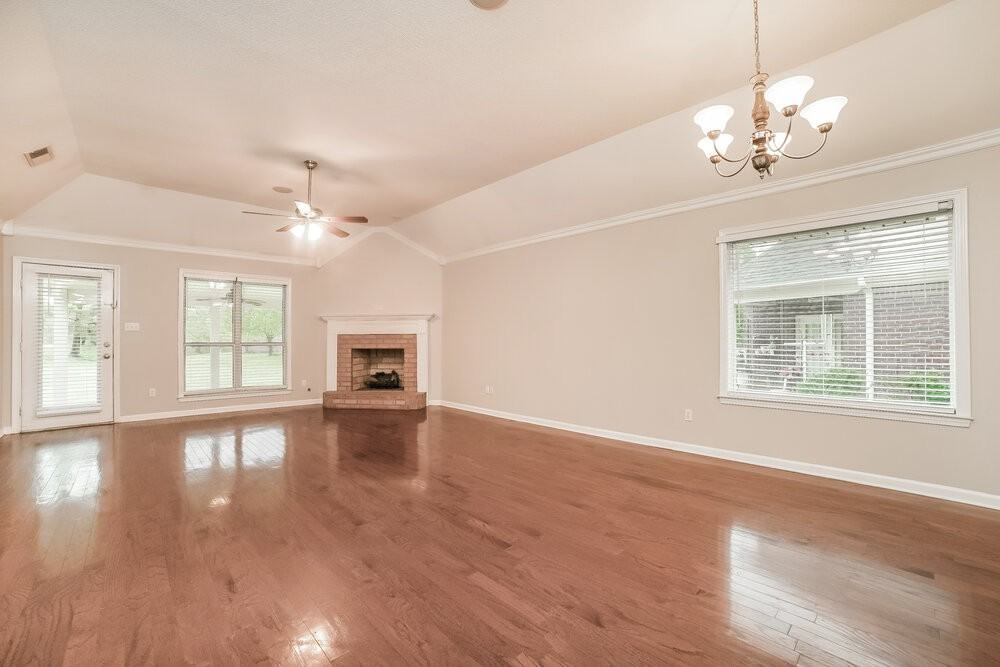 3950 Spring Lakes Cir - Photo 5 of 16