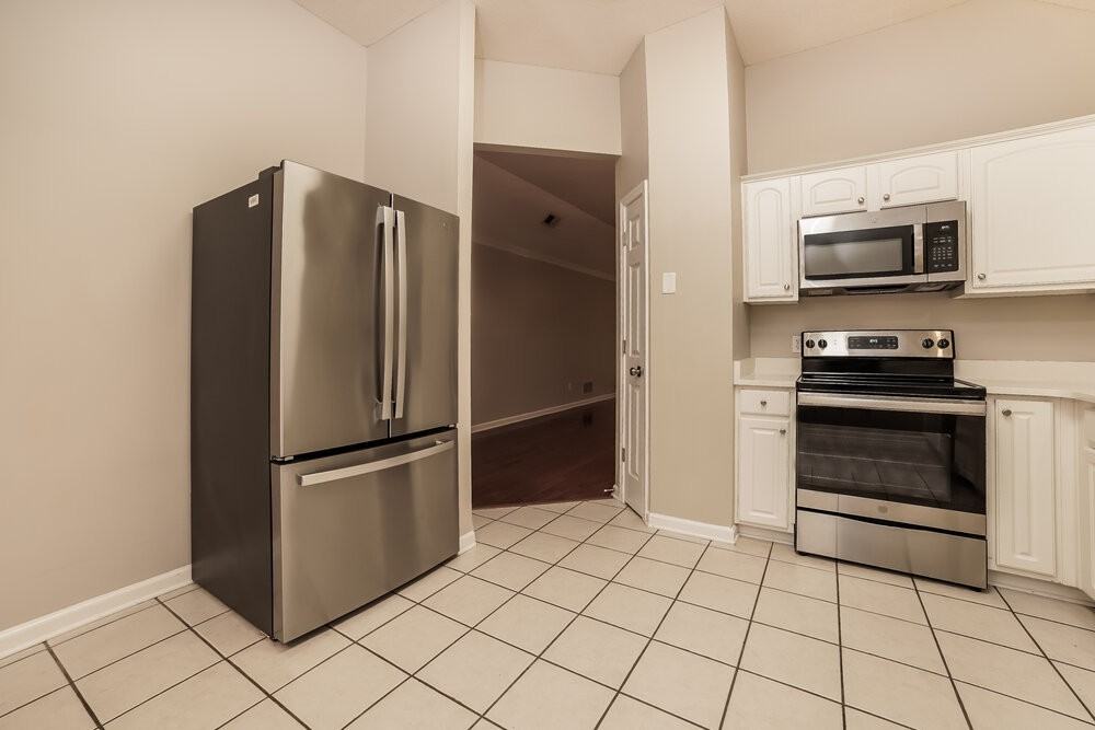3950 Spring Lakes Cir - Photo 7 of 16