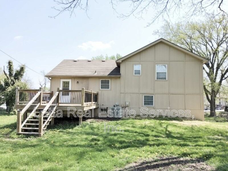 15506 Ann Ave - Photo 2 of 13