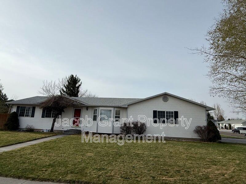 560 Randy Dr - Photo 2 of 25