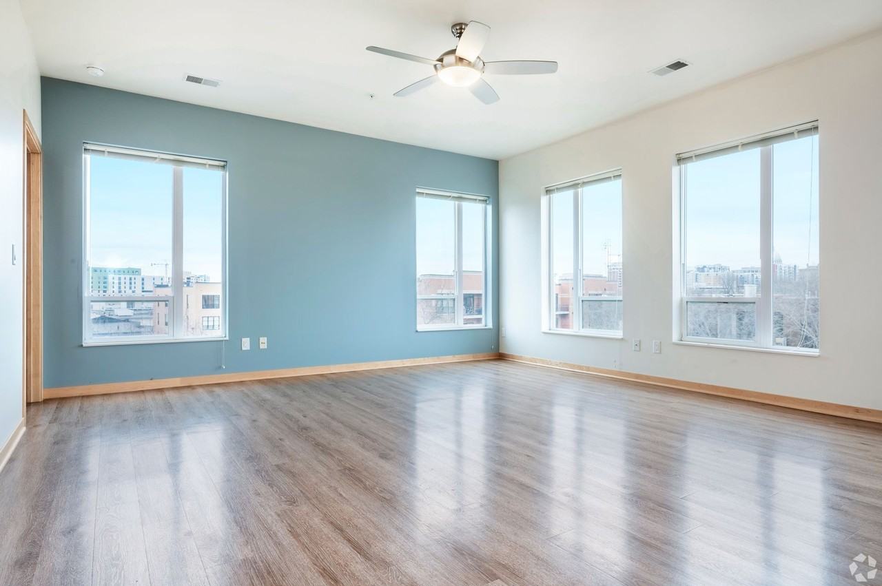 640 West - Photo 3 of 22