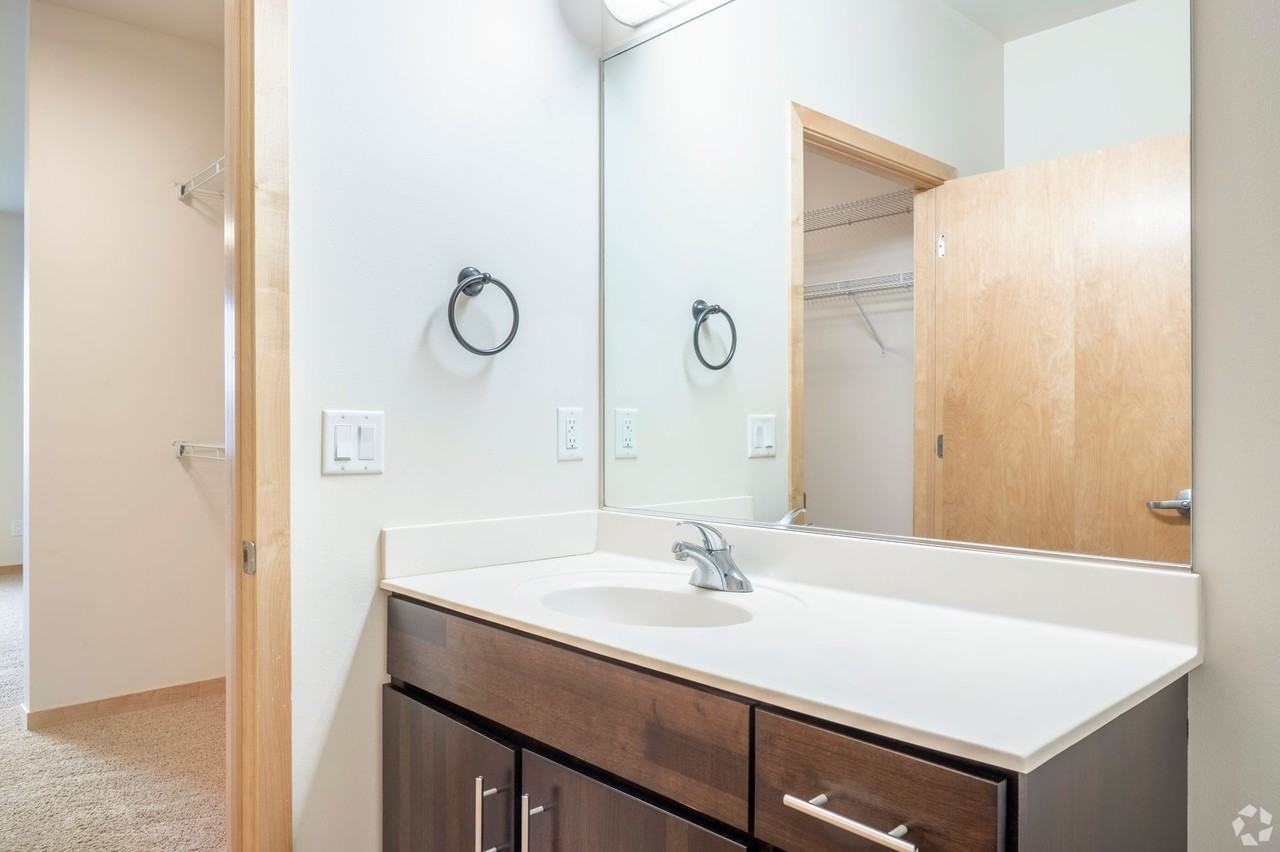 640 West - Photo 7 of 22