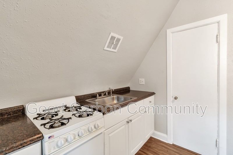 430 Delaware Ave #307 - Photo 5 of 15