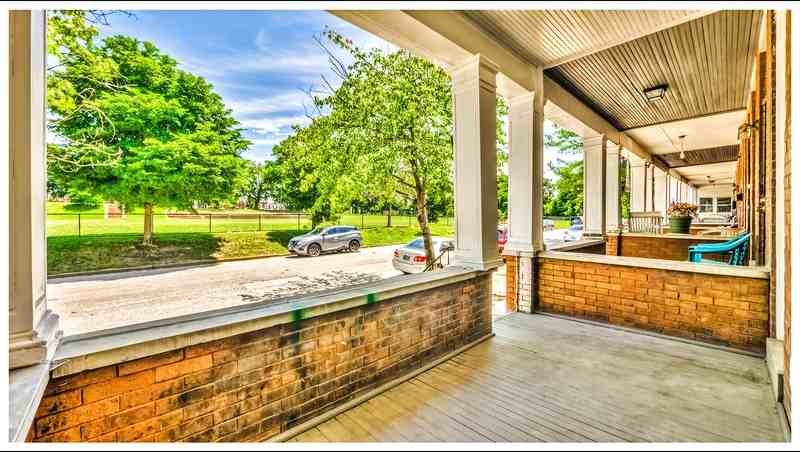 1548 Moreland Ave - Photo 2 of 32