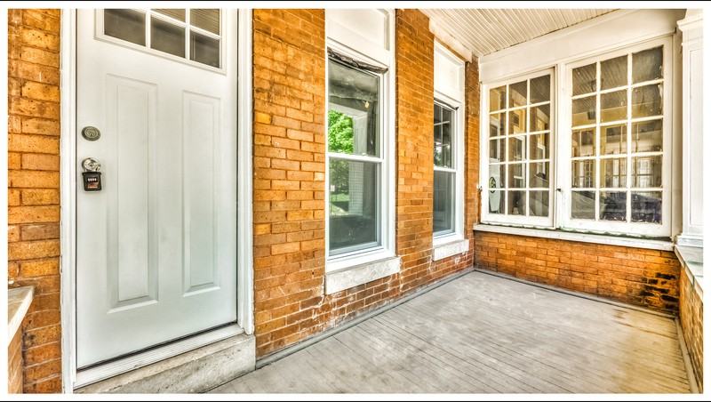 1548 Moreland Ave - Photo 3 of 32