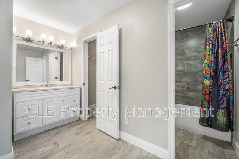 1006 Martin St - Photo 3 of 13