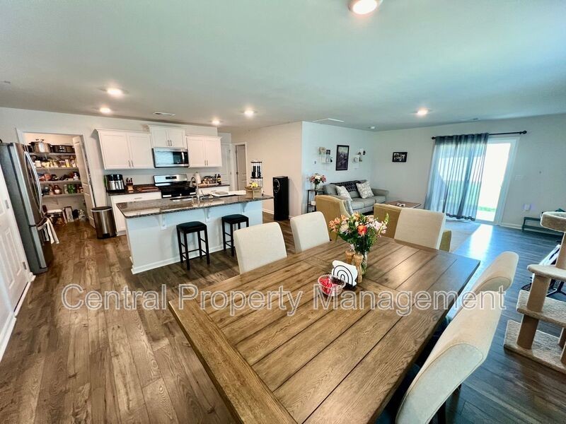 1345 Saddle Ct - Photo 2 of 39