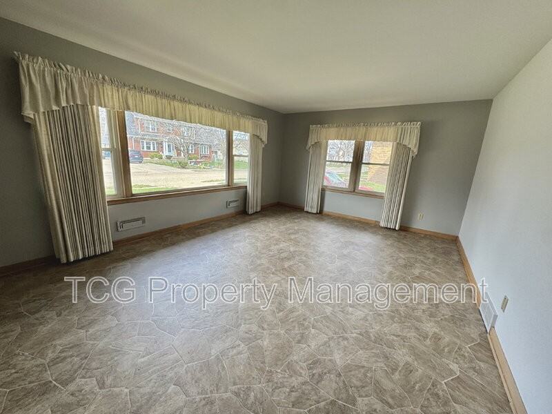 1620 8th St - Photo 2 of 11