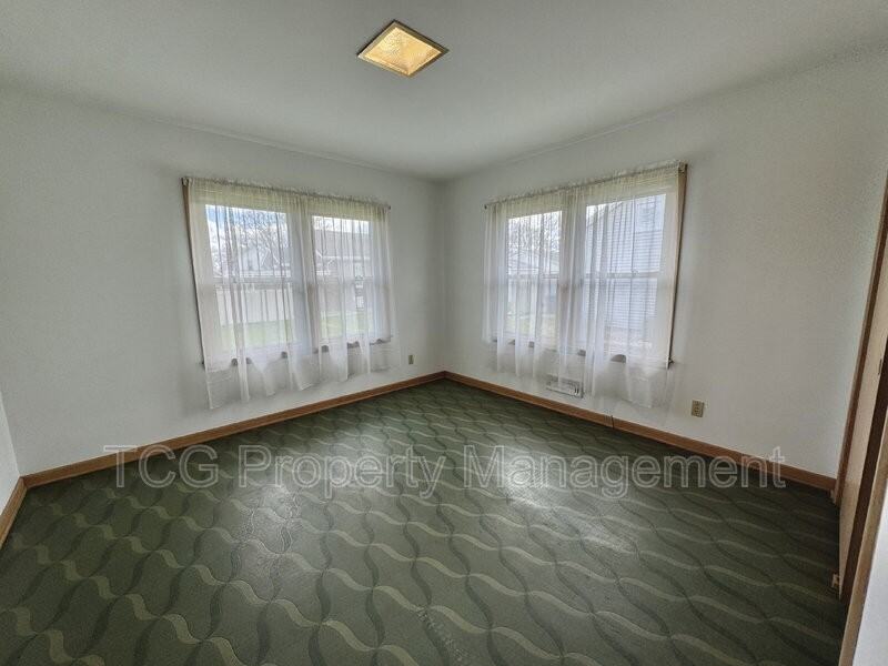 1620 8th St - Photo 3 of 11