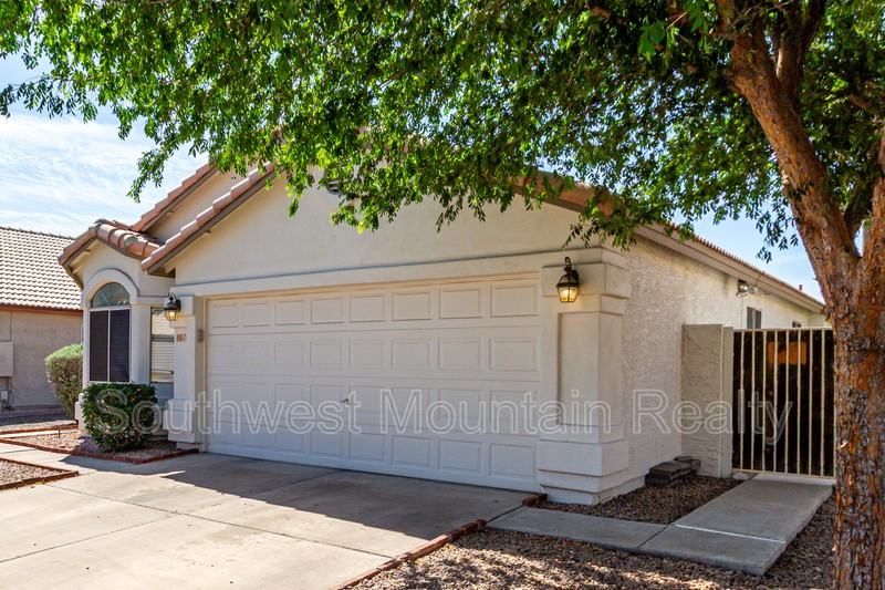 881 E Baylor Ln - Photo 4 of 48