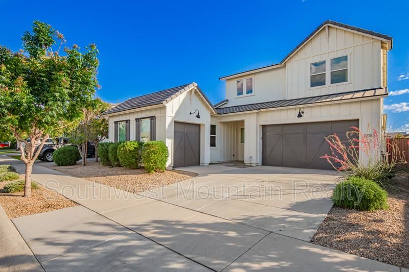 22743 E Poco Calle - Photo 4 of 48