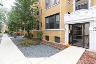 W Barry Ave #3A - Photo 1 of 1