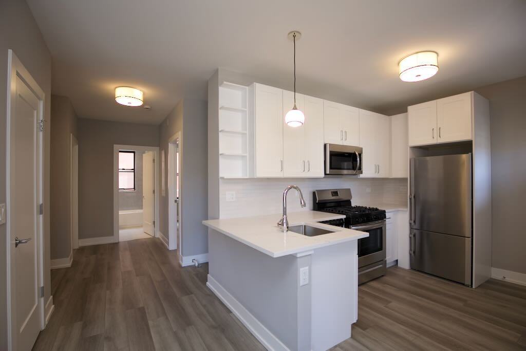 JANSSEN + BYRON #2W - Photo 2 of 21