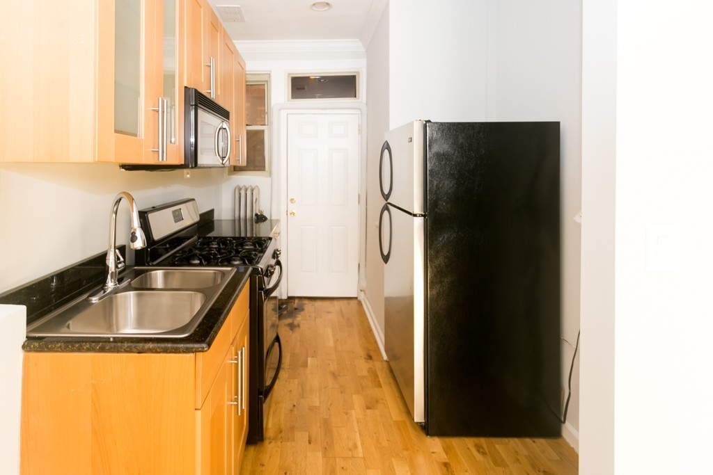 548 W Surf St #G - Photo 2 of 20