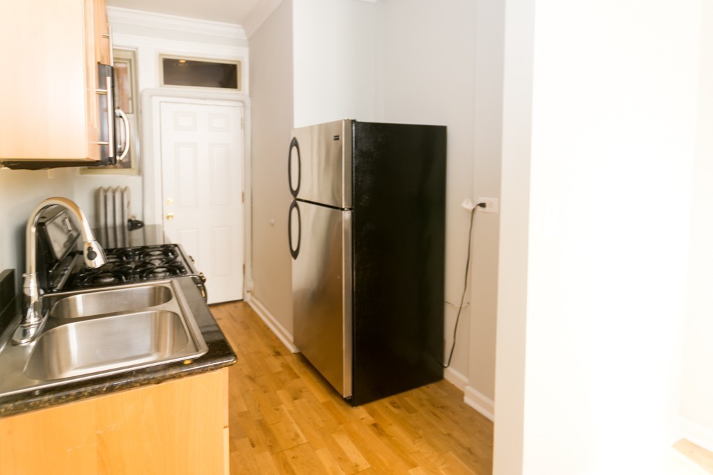 548 W Surf St #G - Photo 4 of 20