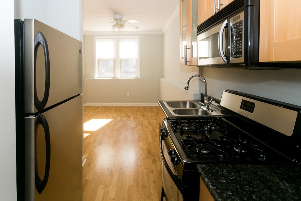 548 W Surf St #G - Photo 5 of 20