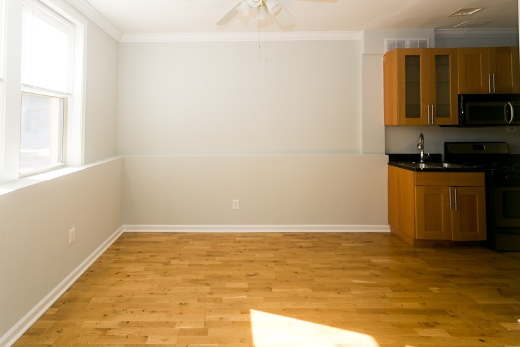 548 W Surf St #G - Photo 6 of 20