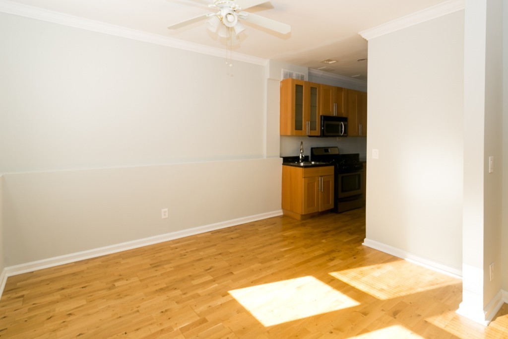 548 W Surf St #G - Photo 7 of 20