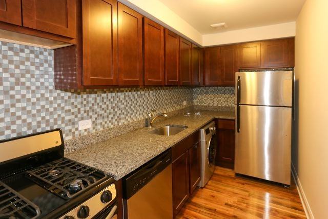 555 W Arlington Pl #408 - Photo 2 of 18
