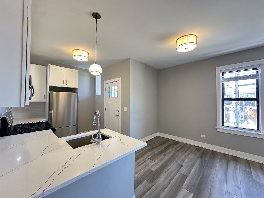 JANSSEN + BYRON #3W - Photo 2 of 21