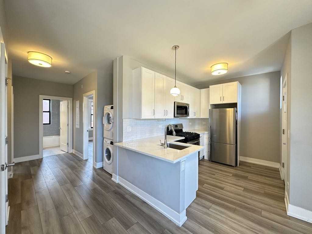 JANSSEN + BYRON #3W - Photo 3 of 21
