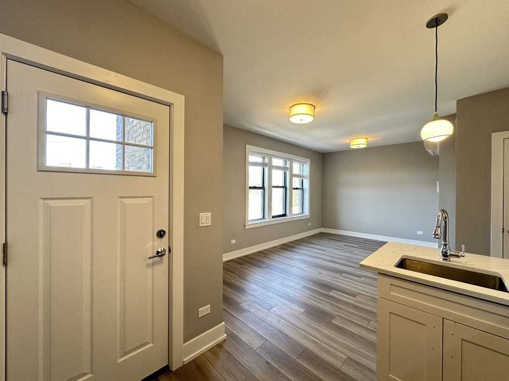 JANSSEN + BYRON #3W - Photo 5 of 21
