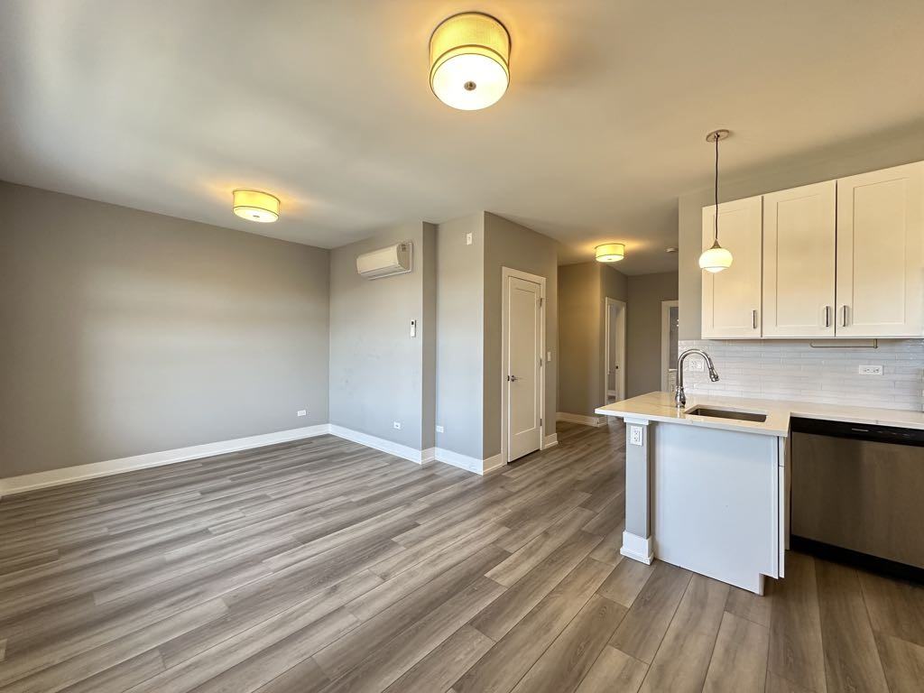 JANSSEN + BYRON #3W - Photo 7 of 21