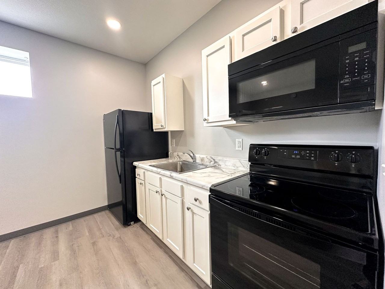 604 N Main St - Photo 2 of 10