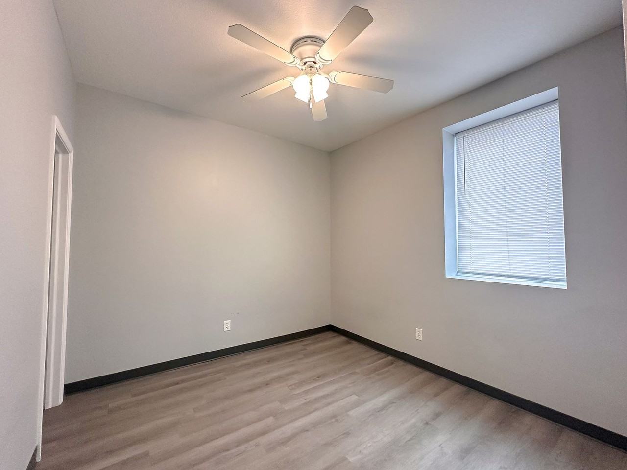 604 N Main St - Photo 6 of 10