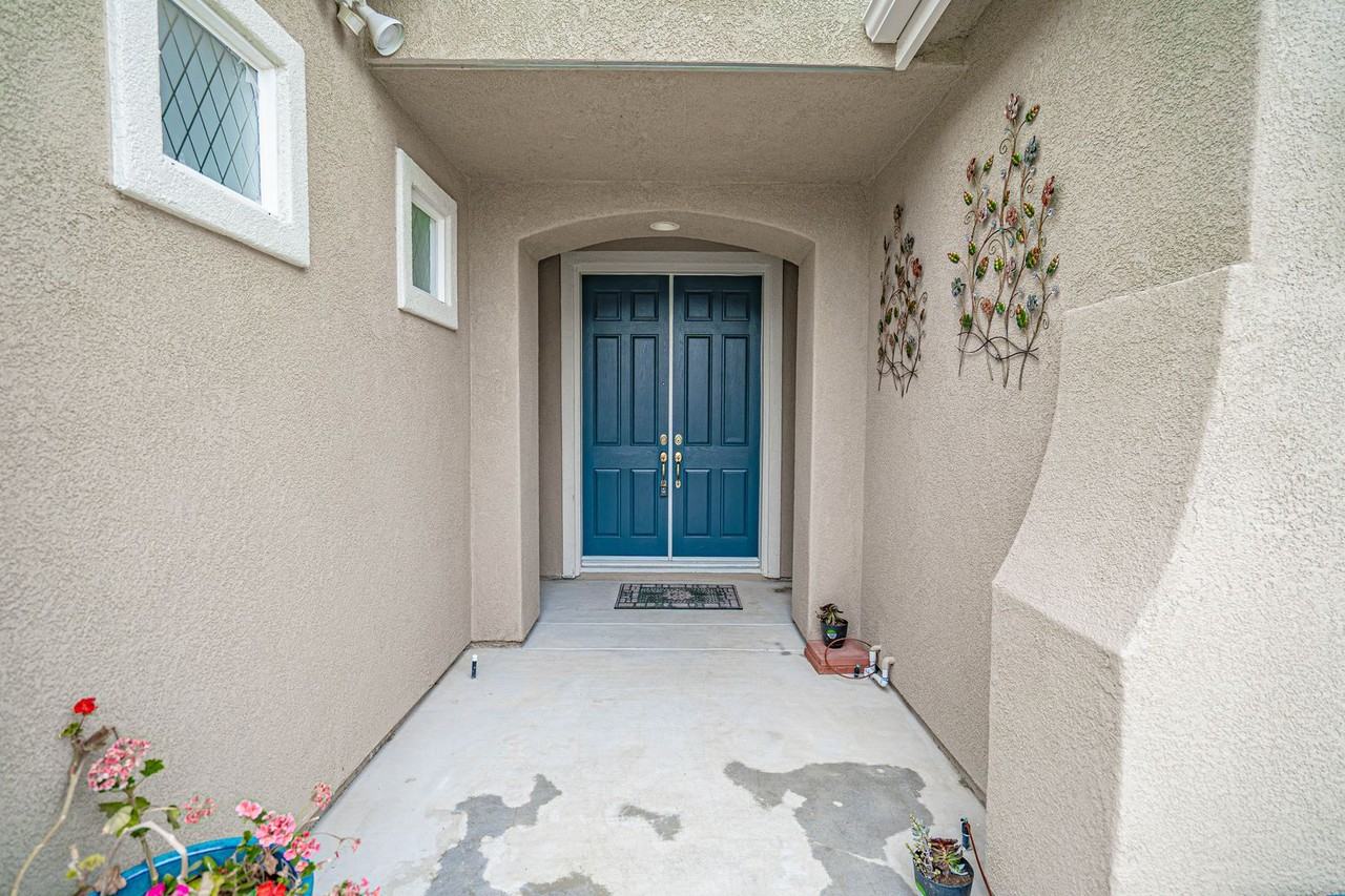 25910 Tennyson Ln - Photo 2 of 39