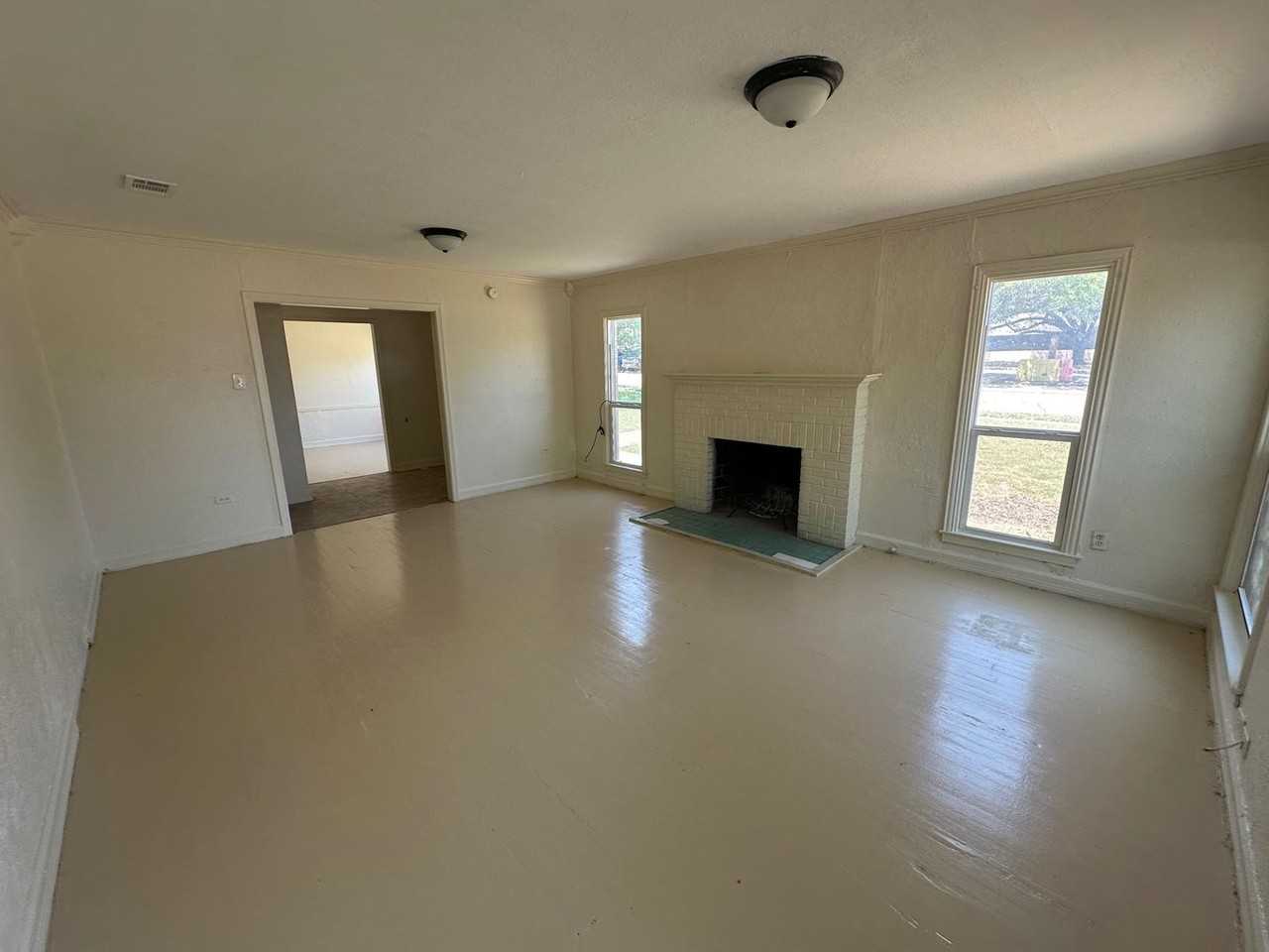 3100 Pine Ave - Photo 2 of 18