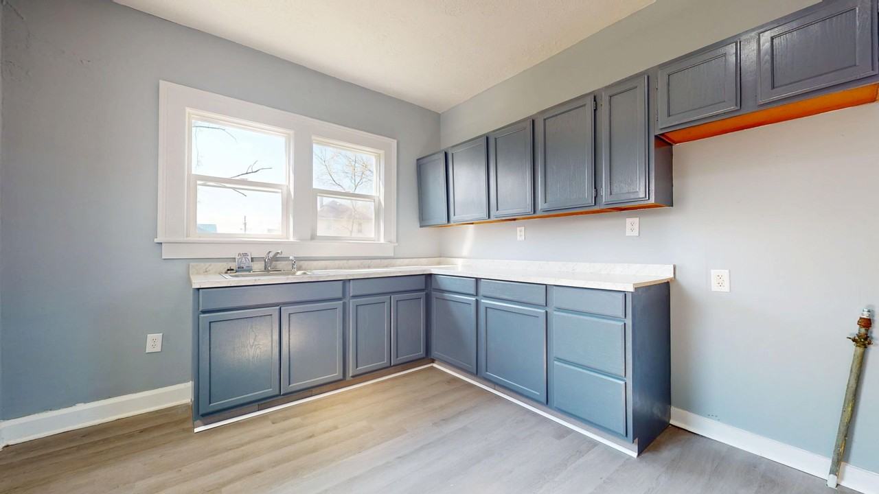 396 Grace St - Photo 4 of 10