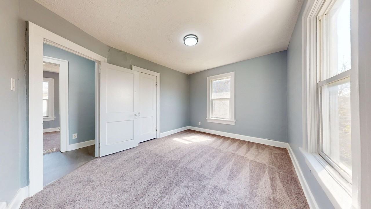 396 Grace St - Photo 7 of 10