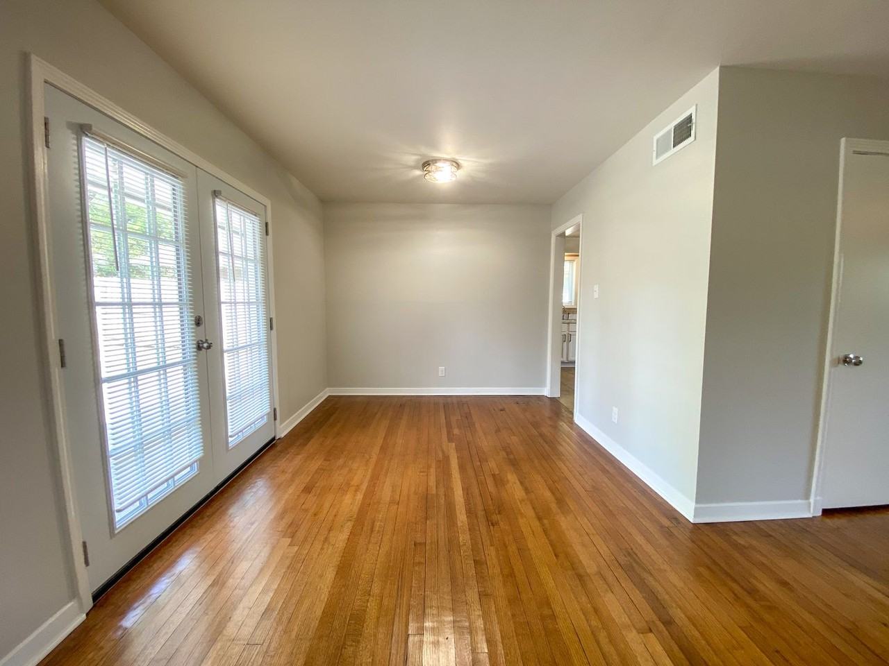 4152 Rhodes Ave - Photo 2 of 22