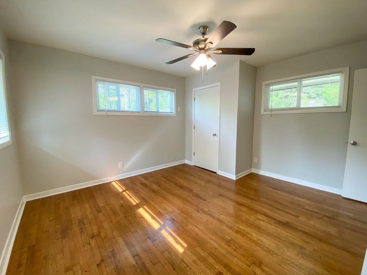4152 Rhodes Ave - Photo 6 of 22