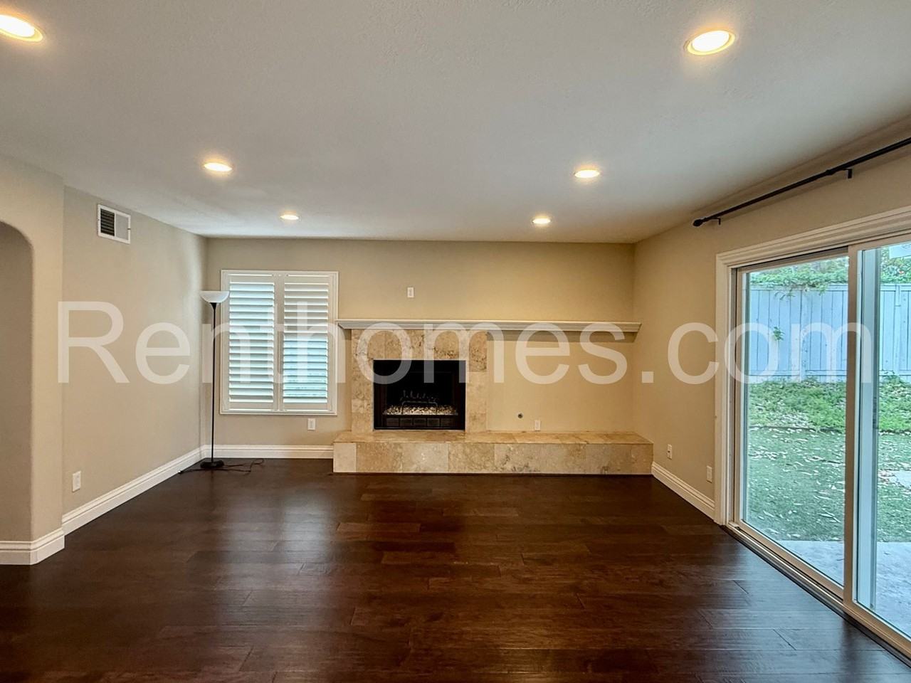 11035 Forestview Ln - Photo 2 of 31