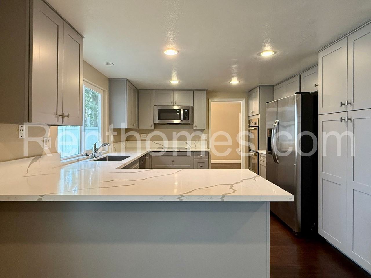 11035 Forestview Ln - Photo 3 of 31