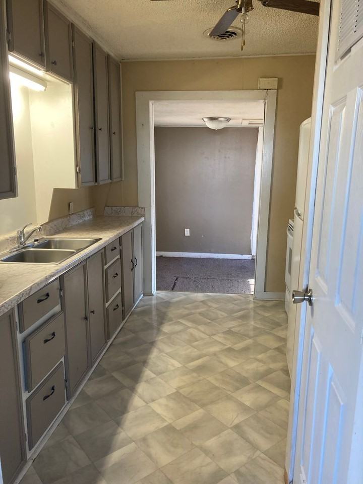 1439 Ne 66th Ave - Photo 2 of 7