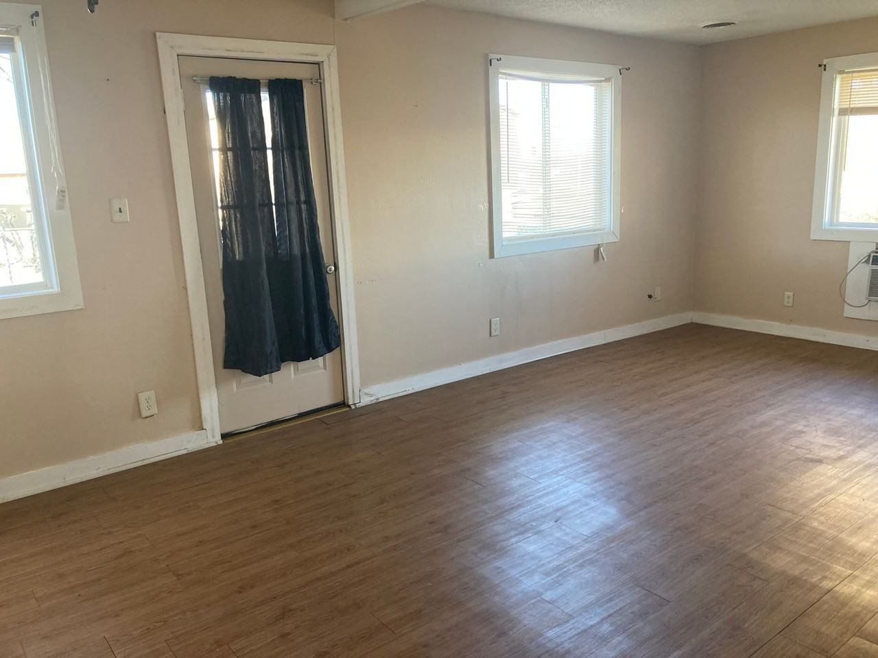 1439 Ne 66th Ave - Photo 4 of 7